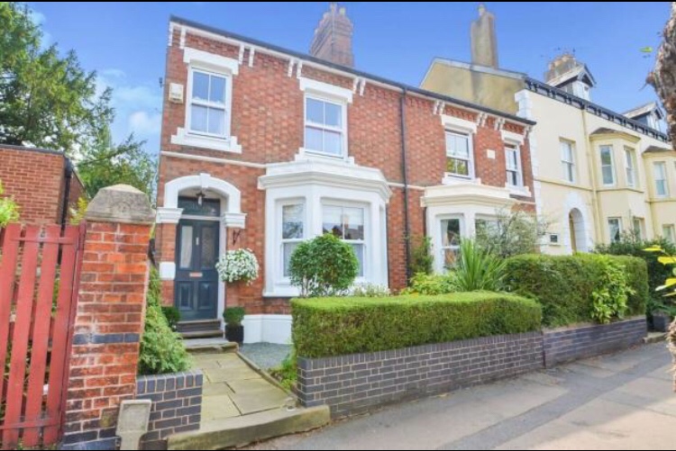 Sash & Bay for your&nbsp;Friday