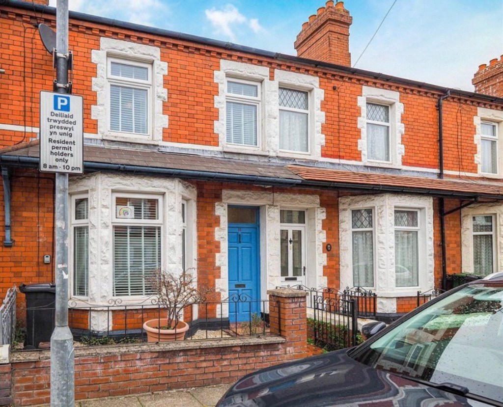 Fireplaces everywhere in this Cardiff terrace&nbsp;🔥